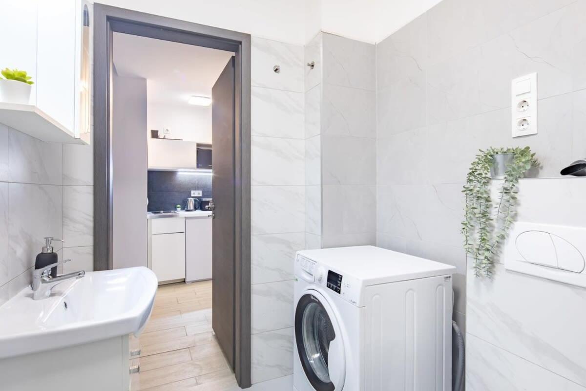 Central Room For Solo Traveller Budapest Exteriör bild