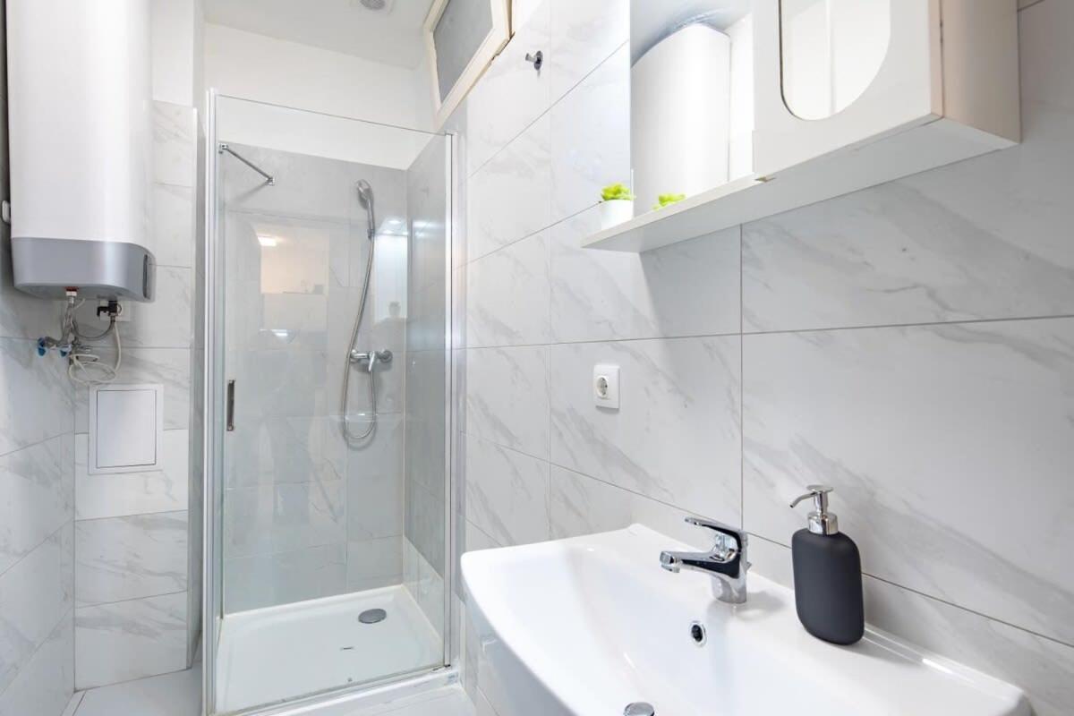 Central Room For Solo Traveller Budapest Exteriör bild
