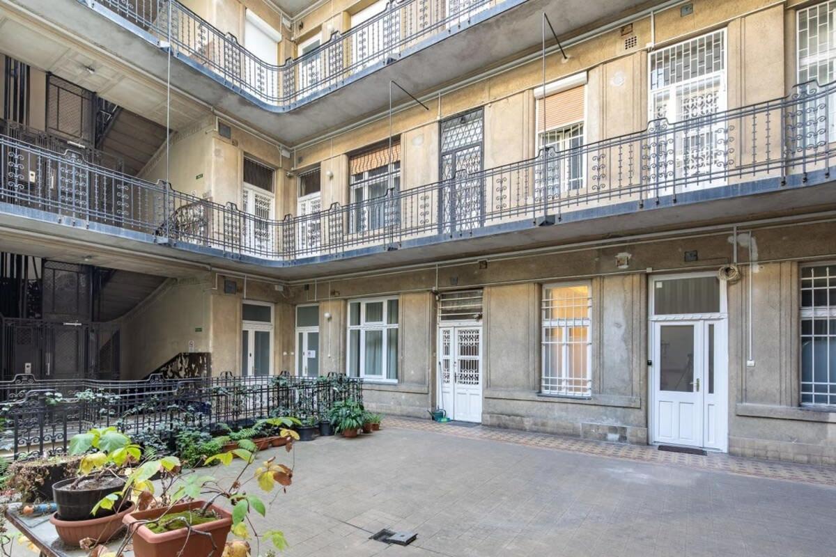 Central Room For Solo Traveller Budapest Exteriör bild